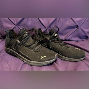 PUMA Women's Black with Gold Logo  Size 8